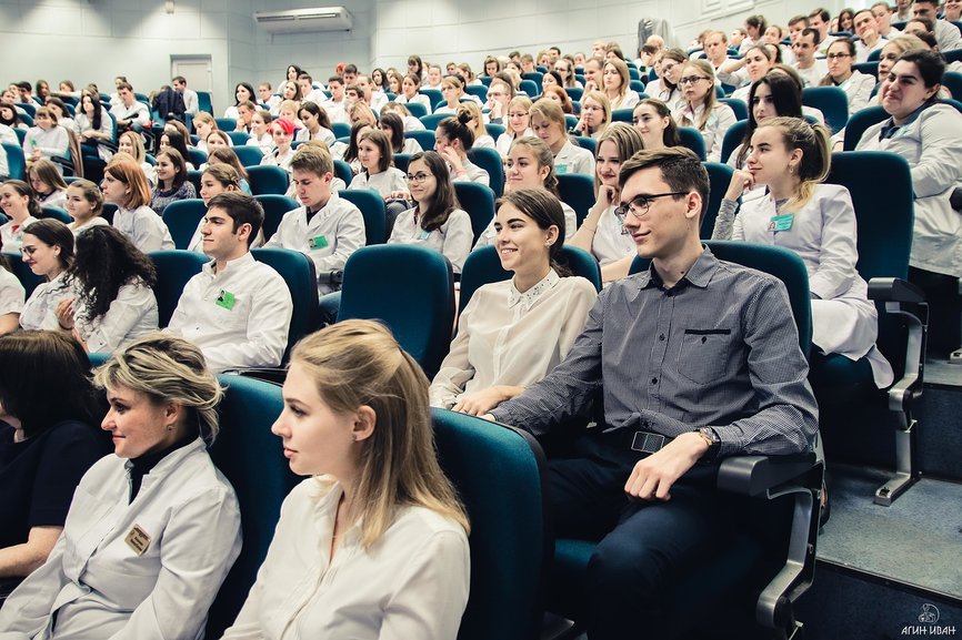 Кубанский государственный медицинский университет сайт. Алексеенко ректор КУБГМУ. Чигрин КУБГМУ. Лекционный зал КУБГМУ.