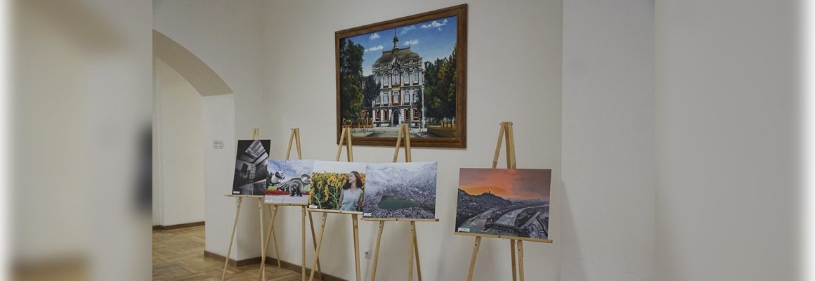 Экспонирование международной молодежной фотовыставки “Город глазами молодых”