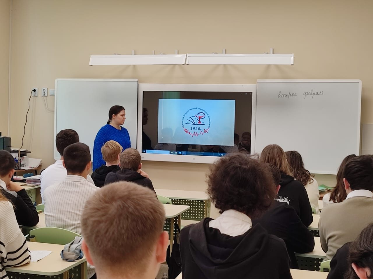 Samsung education. Прилежная девочка. Готовность ребенка к школе. Учеба для 5 лет. Швеция дети в школе.