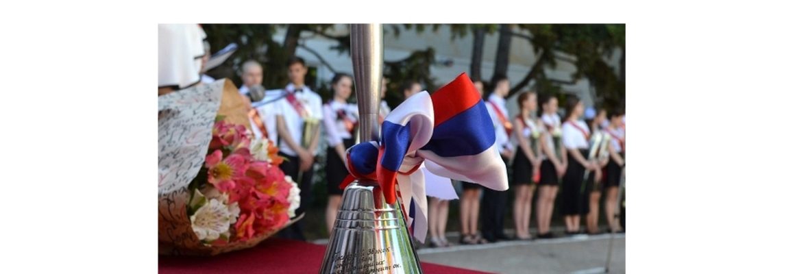 Преподаватели факультета довузовской подготовки КубГМУ поздравили выпускников лицеев №12 и 48 с окончанием школы!