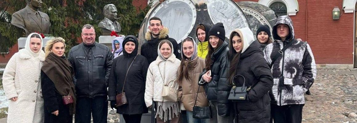 Студенты КубГМУ приняли участие в патриотическом проекте «По следам героев» в Санкт-Петербурге