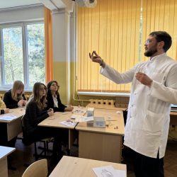 КубГМУ провел профориентационные мастер-классы для школьников Геленджика