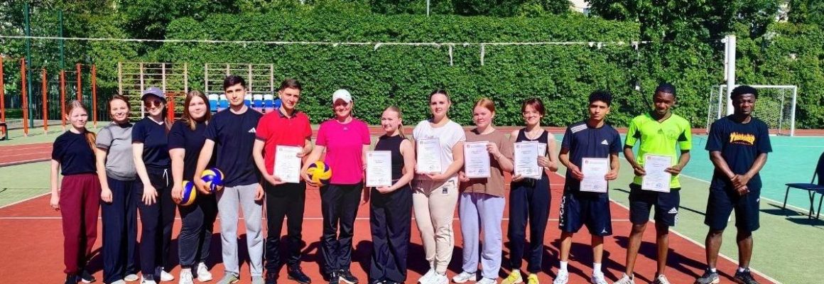 Соревнования по волейболу на фармацевтическом факультете КубГМУ: победа за «Адреналином»