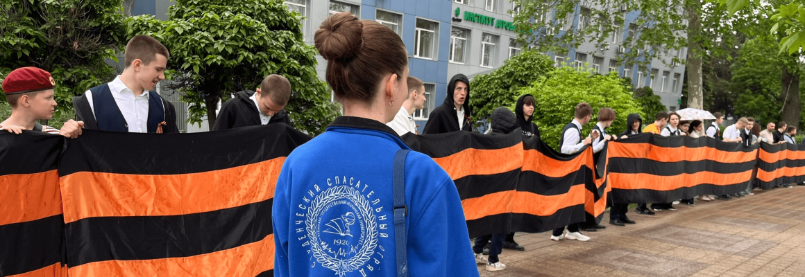 Добровольцы КубГМУ на шествии ко Дню Победы