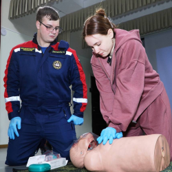 Добровольцы ККО ВСКС провели мастер-класс по первой помощи в ВДЦ «Смена»