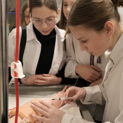 За кулисами медицины: школьники посетили Кубанский ГМУ