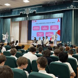 Студенты и преподаватели КубГМУ провели урок здоровья для школьников